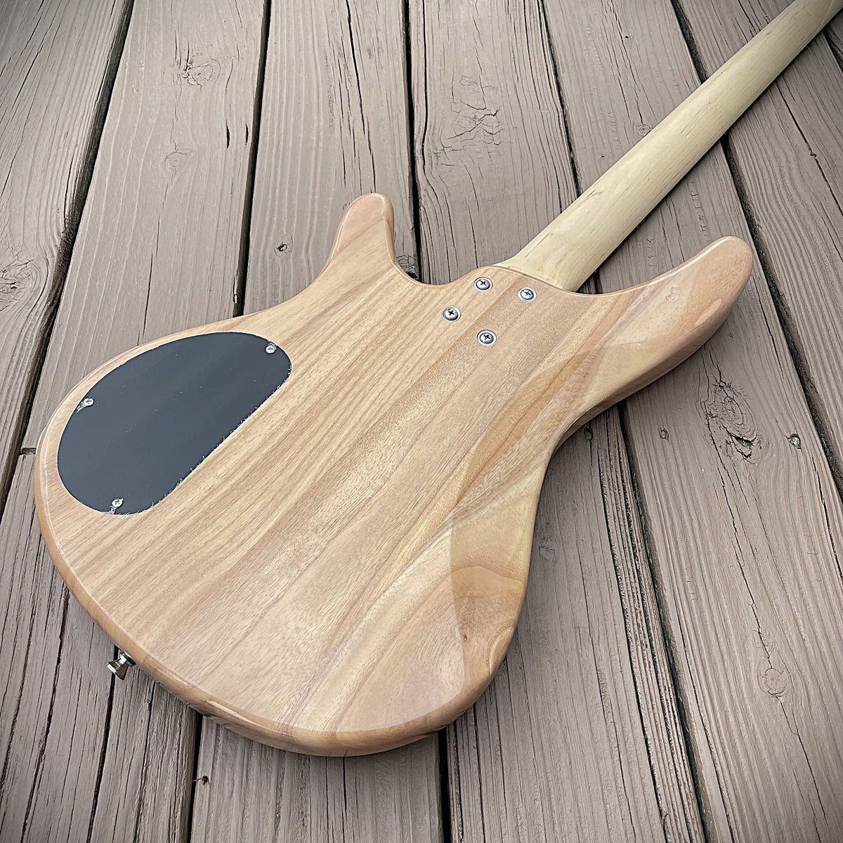 Full-Size Natural Bass Guitar with High Gloss Finish, 24-Frets, S-S Pickups7