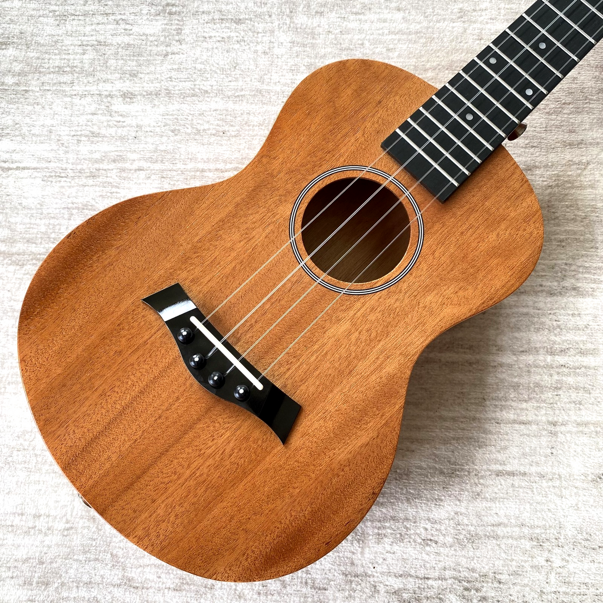 26" Tenor Ukulele Mahogany Body – Starter Set with Tuner, Capo, Strap, Gig Bag4