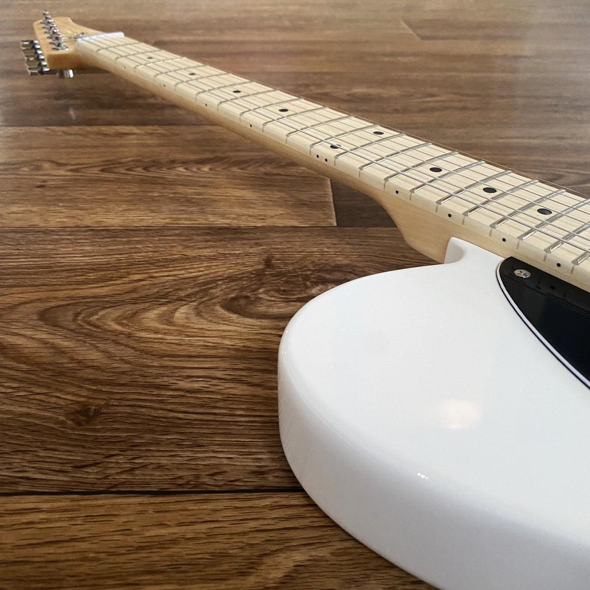 Full-Size White Electric Guitar - Single Cutaway Solid Body, Maple Fretboard5