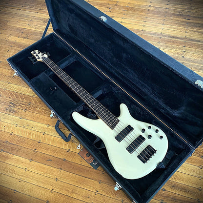 Black Hardshell Bass Guitar Case – Fits Most 4  and  5 String Basses, Lockable2