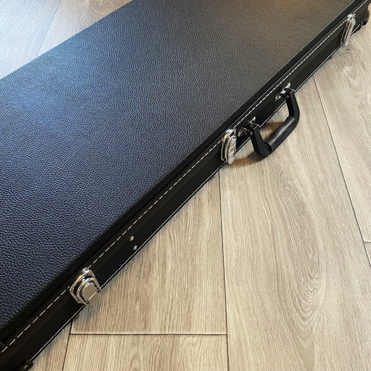 Black Hardshell Electric Guitar Hard Case for Strat and Tele Guitars, Lockable2
