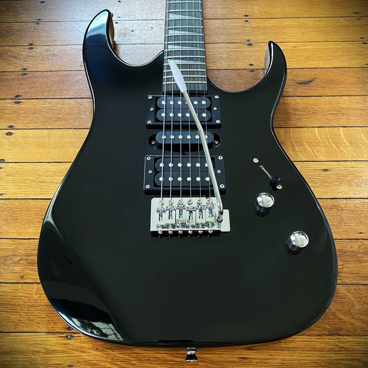 Full‑Size 24‑Fret Electric Guitar – Sawtooth Inlays, HSH Pickups, Tremolo Bridge3