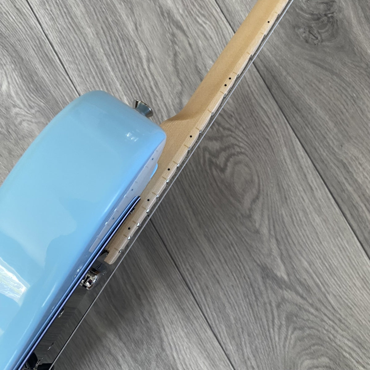 Full‑Size Arctic Blue Electric Guitar – Dual Single‑Coil Pickups, Maple Neck12