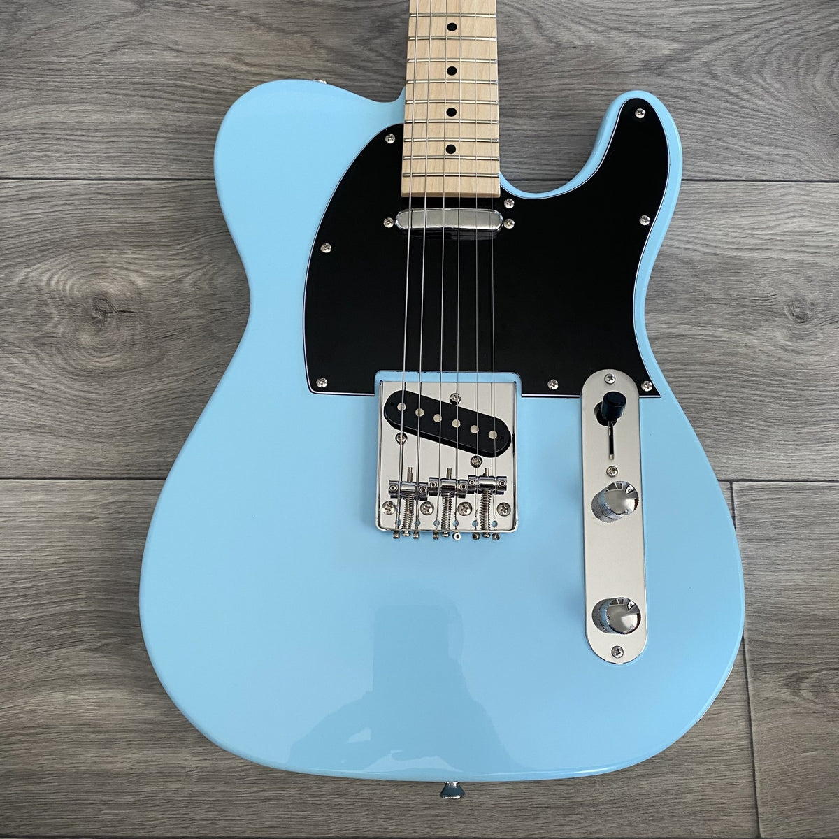 Full‑Size Arctic Blue Electric Guitar – Dual Single‑Coil Pickups, Maple Neck10