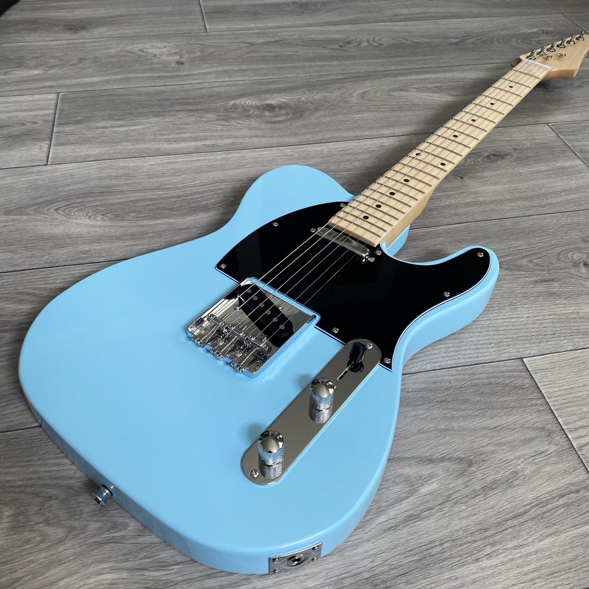 Full‑Size Arctic Blue Electric Guitar – Dual Single‑Coil Pickups, Maple Neck8