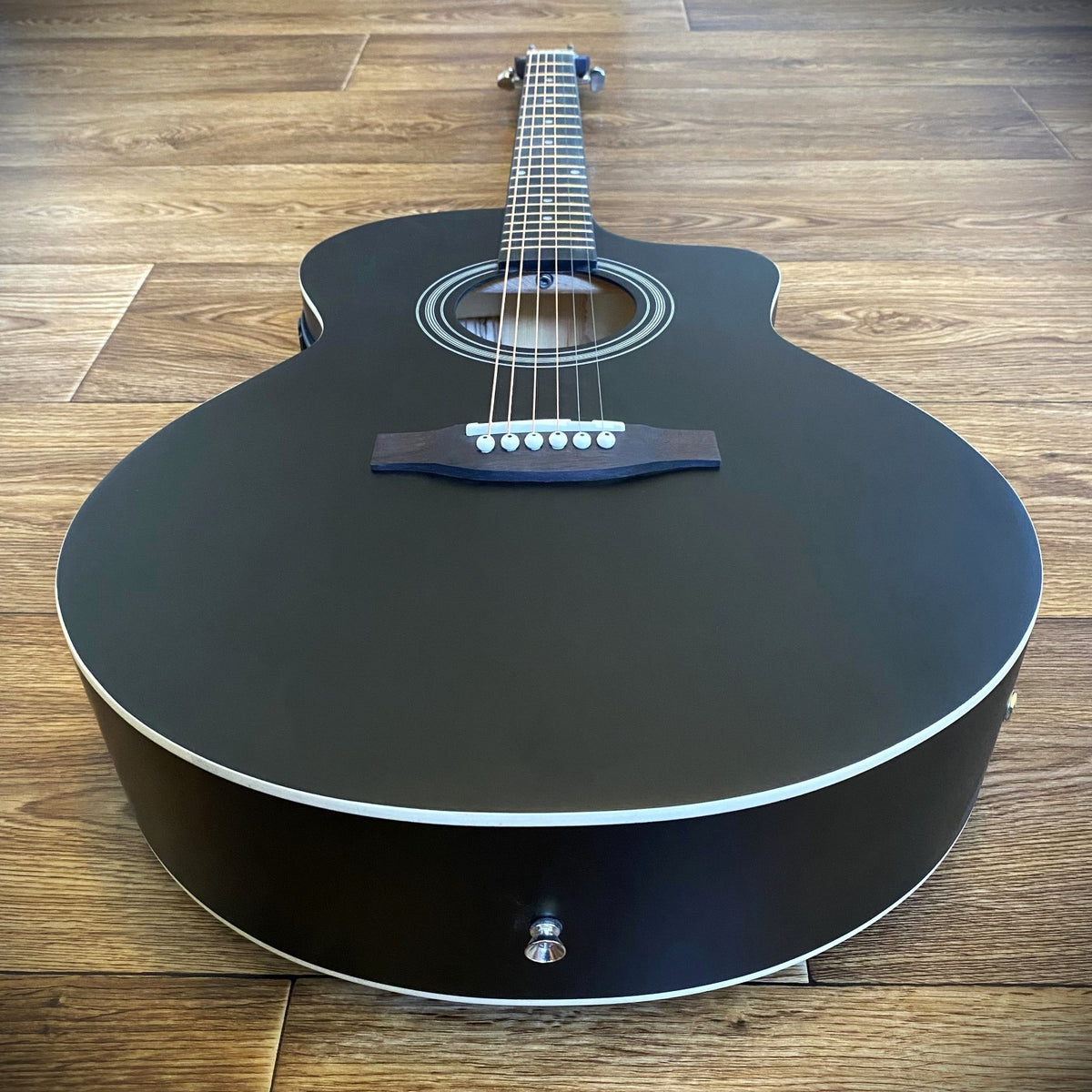 Black 41" Acoustic Electric Guitar & 15W Amp Beginner Package – Cutaway Jumbo8