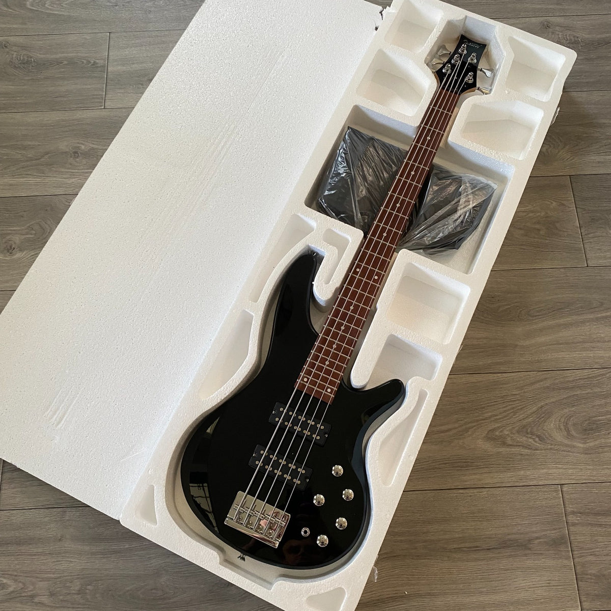 Black 5‑String Bass Guitar – Full‑Size, 24‑Fret Laurel Fretboard, HH Pickups21
