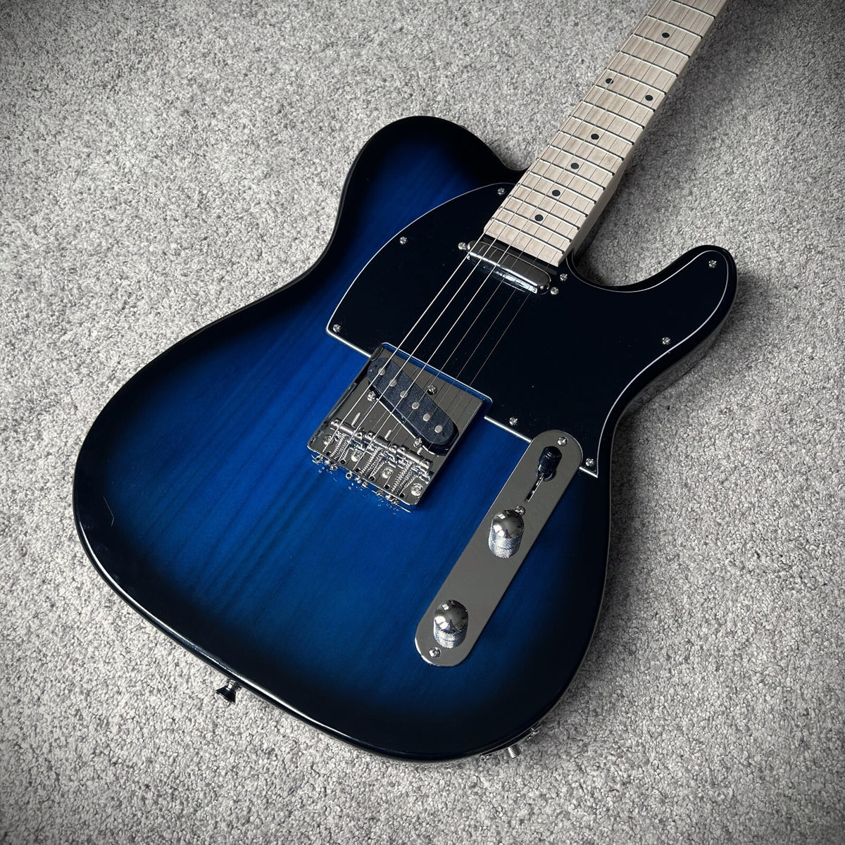 Full-Size Trans Blue Electric Guitar with Maple Neck Gig Bag and Accessories7