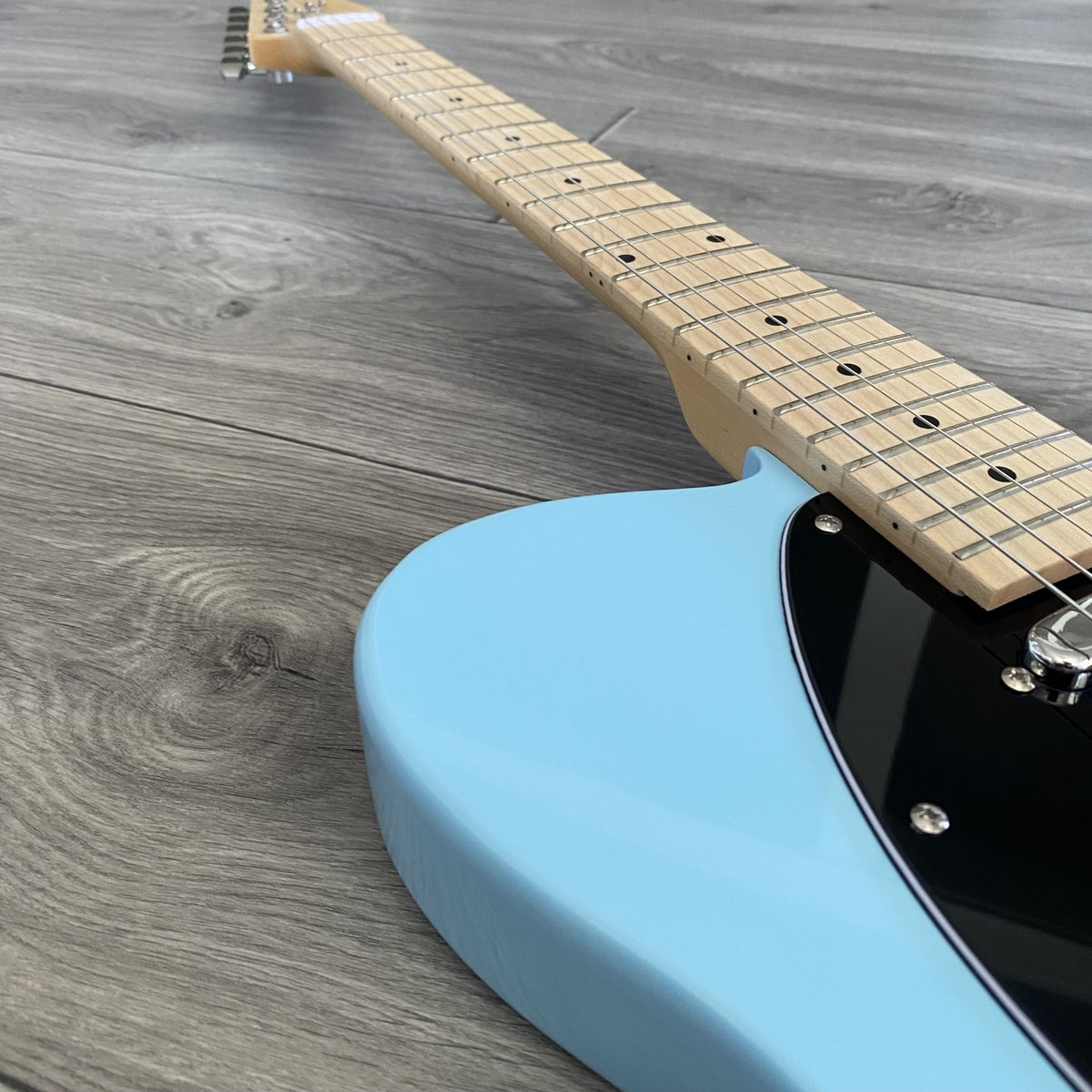 Full‑Size Arctic Blue Electric Guitar – Dual Single‑Coil Pickups, Maple Neck6