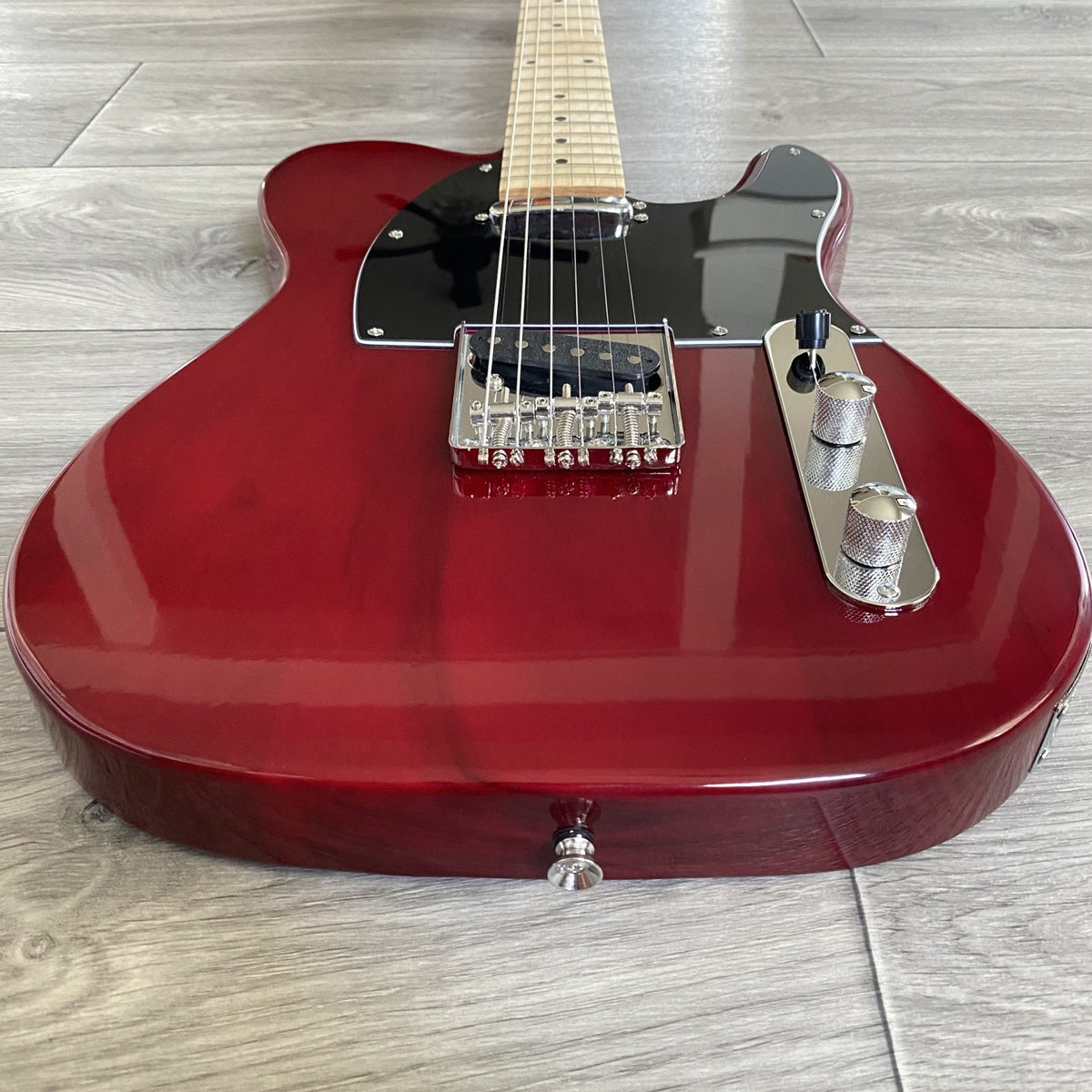 Crimson Red Electric Guitar – Full‑Size, Single Cutaway, Maple Neck & Fretboard11