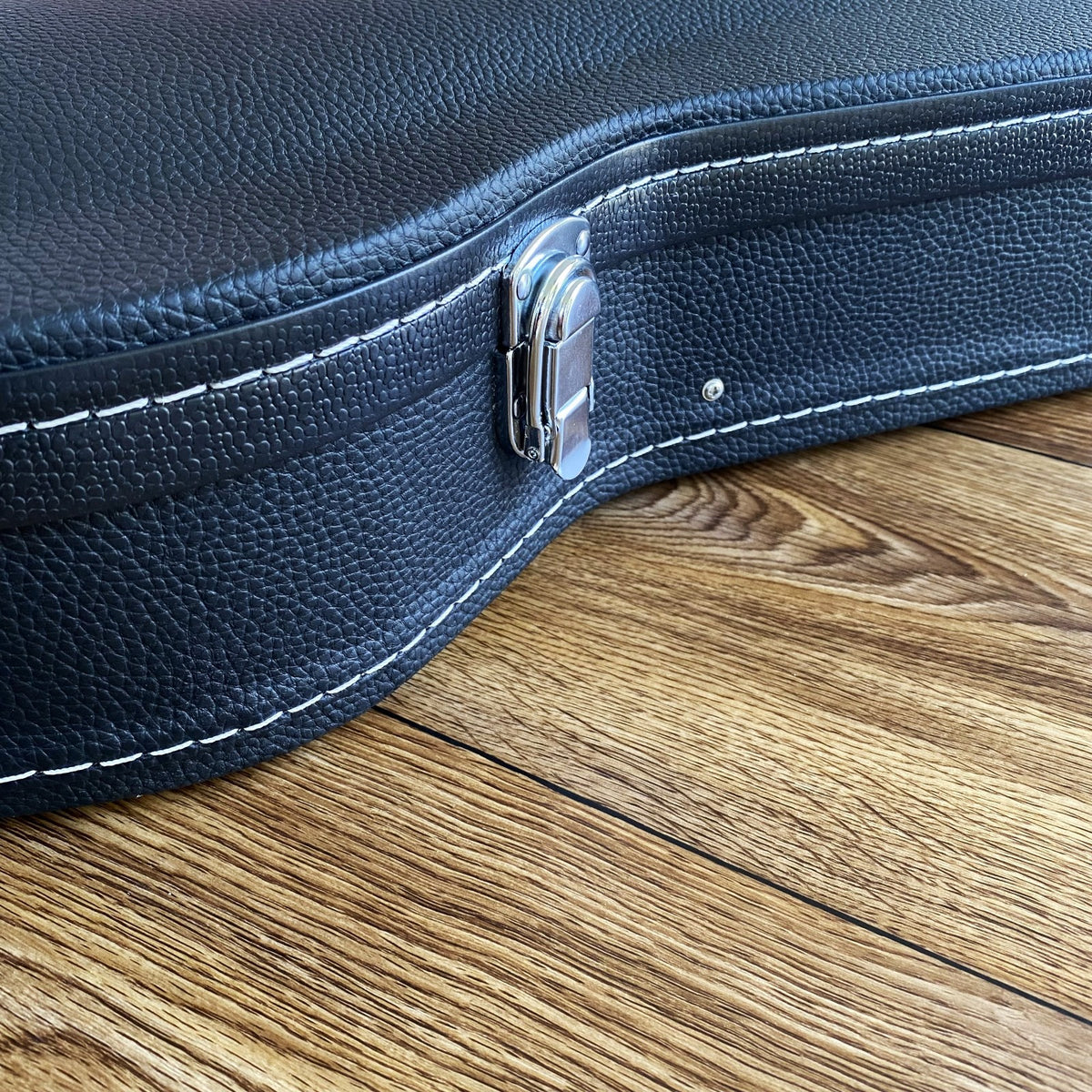 Black Arched Hard-Shell Electric Guitar Case for LP-Style and Les Paul Guitars12