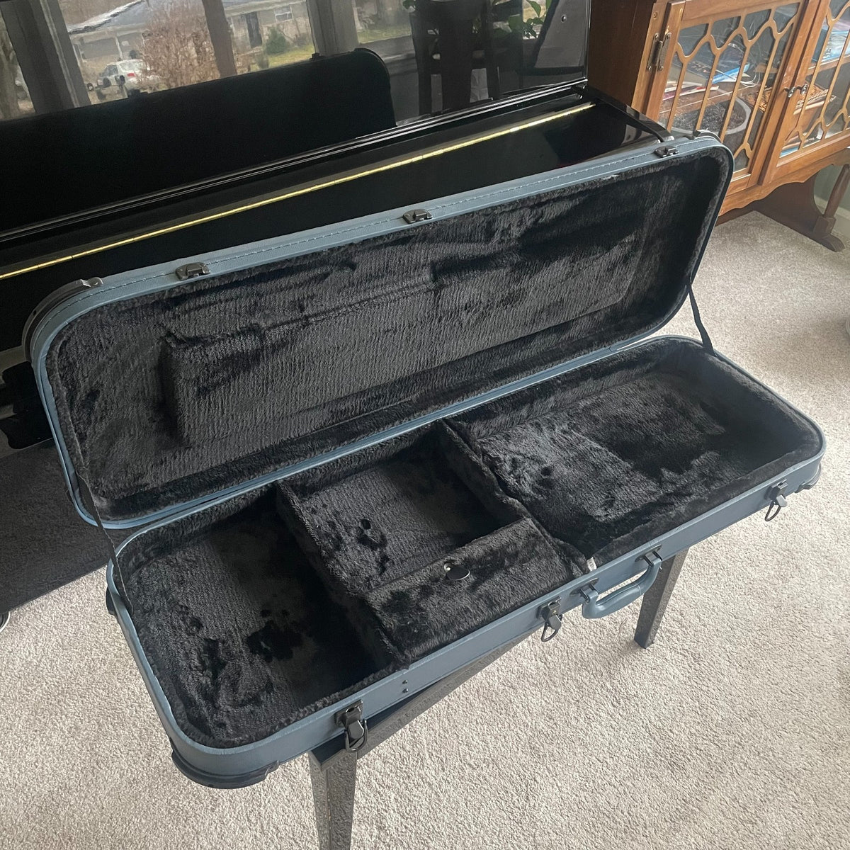Blue Hard Shell Electric Guitar Case, Lockable with Key For Strats and Teles1