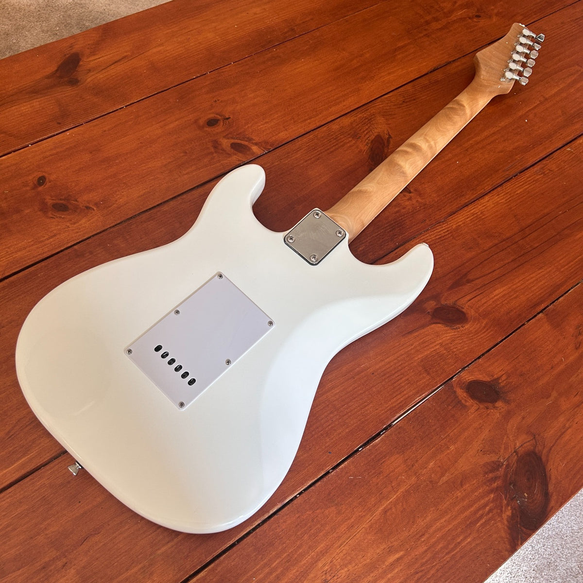 All-In-One White Electric Guitar Package with 20w Amp, Full-Size, H-S-S Pickups7