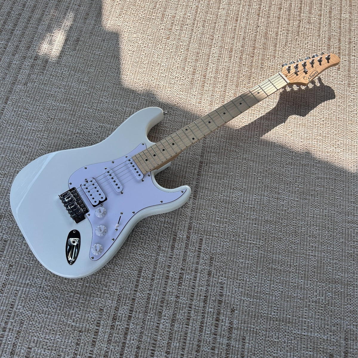 All-In-One White Electric Guitar Package with 20w Amp, Full-Size, H-S-S Pickups13