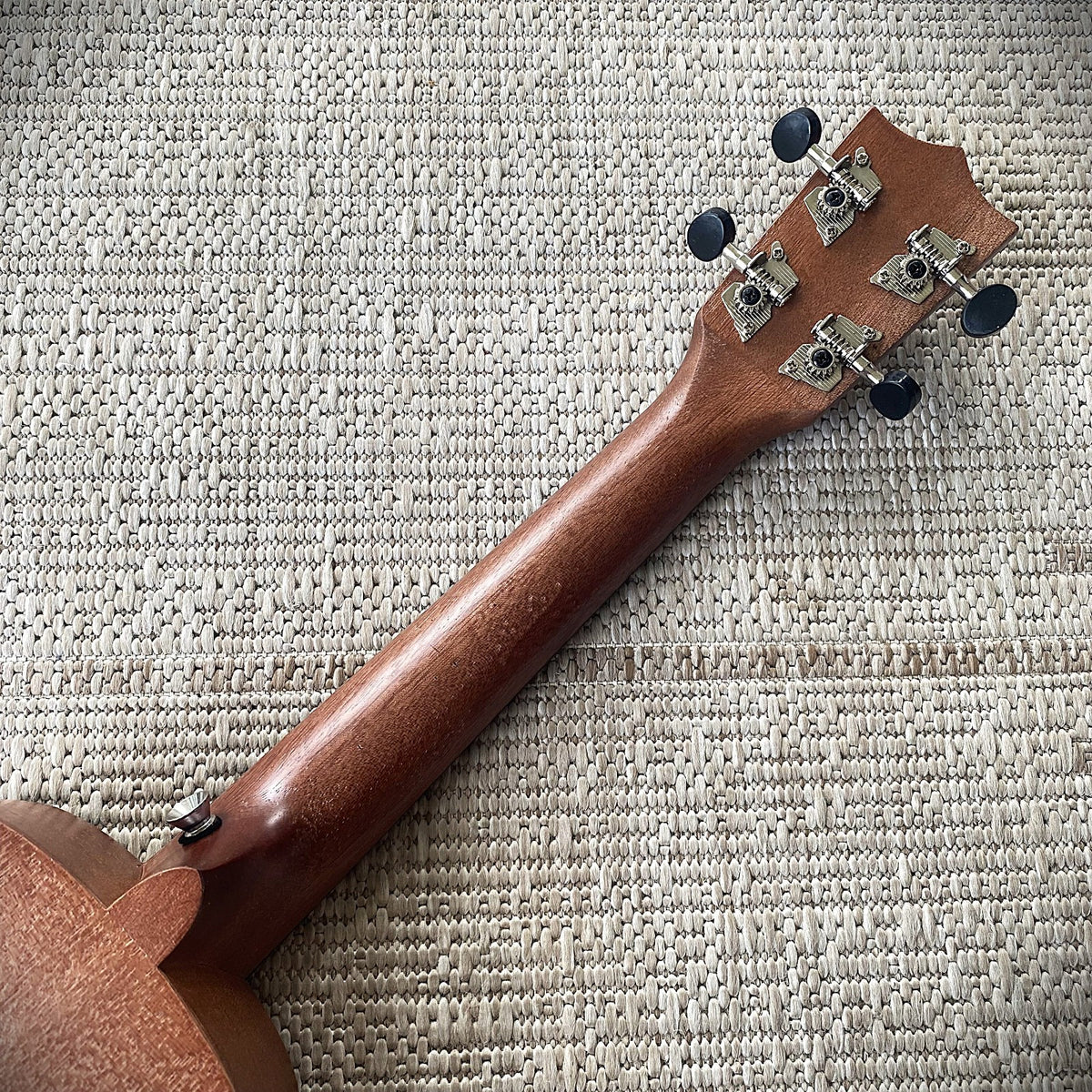 Mahogany 23" Concert Ukulele Starter Pack – with Bag, Tuner, Capo, Strap & Picks9