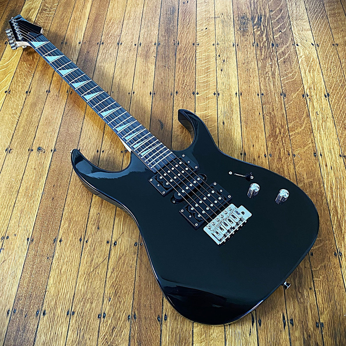 Full‑Size 24‑Fret Electric Guitar – Sawtooth Inlays, HSH Pickups, Tremolo Bridge6