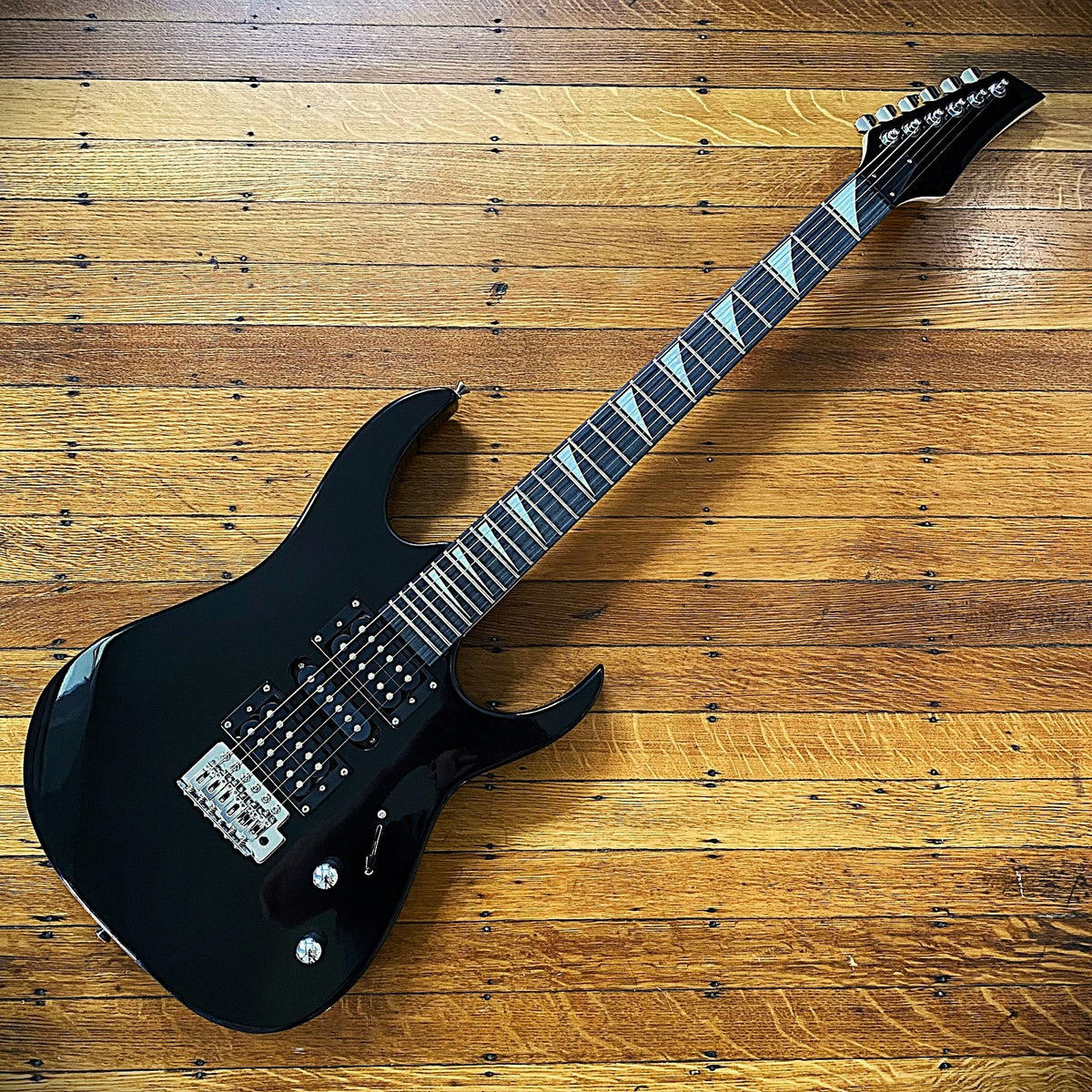 Full‑Size 24‑Fret Electric Guitar – Sawtooth Inlays, HSH Pickups, Tremolo Bridge0