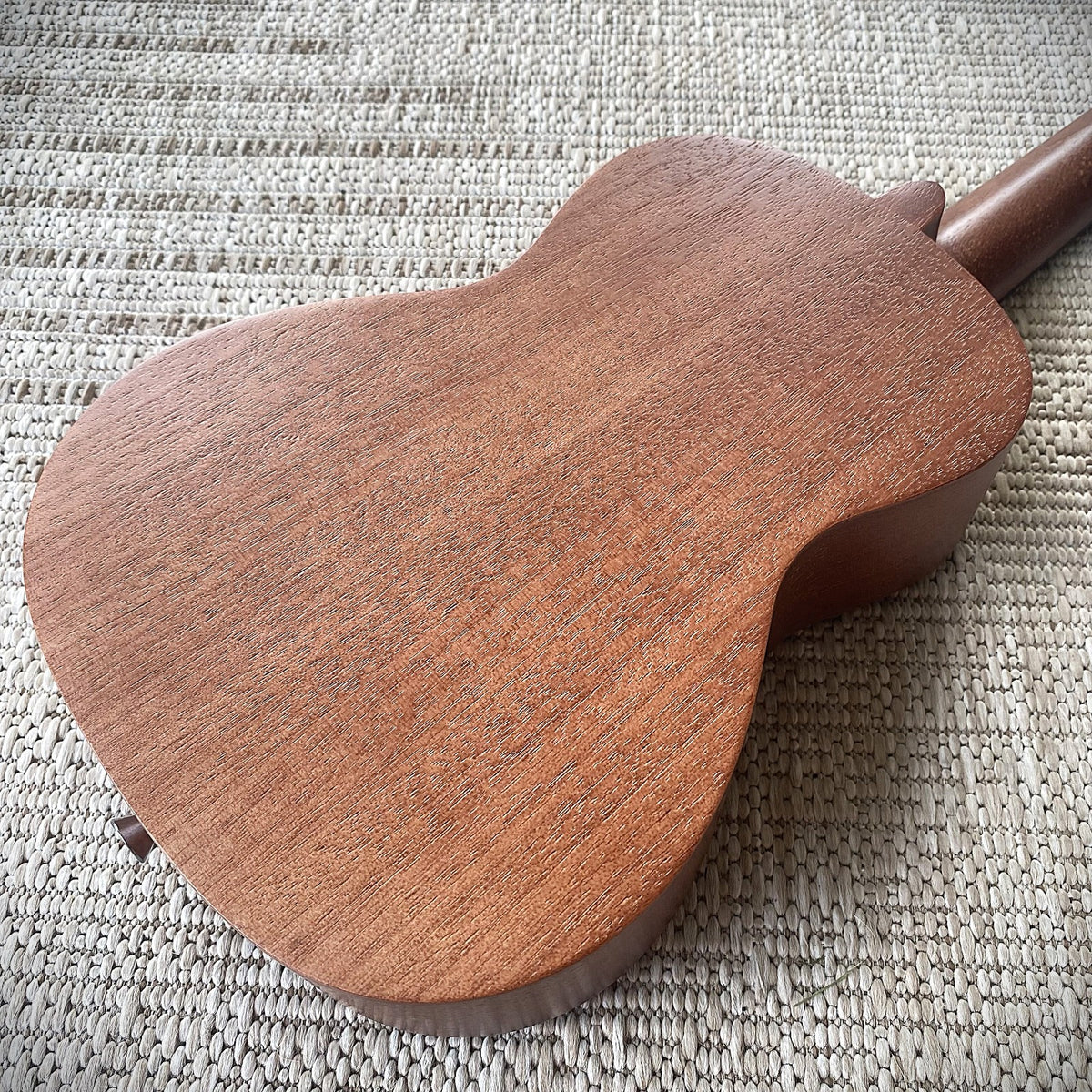 Mahogany 23" Concert Ukulele Starter Pack – with Bag, Tuner, Capo, Strap & Picks8