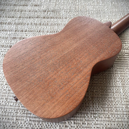 Mahogany 23" Concert Ukulele Starter Pack – with Bag, Tuner, Capo, Strap & Picks8