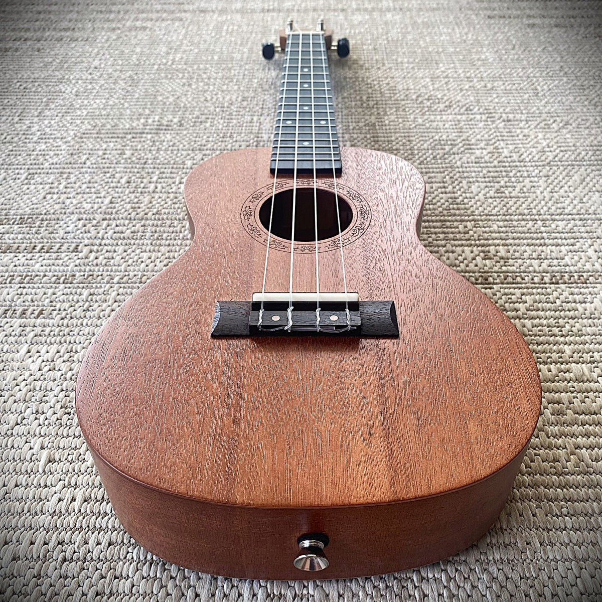Mahogany 23" Concert Ukulele Starter Pack – with Bag, Tuner, Capo, Strap & Picks5