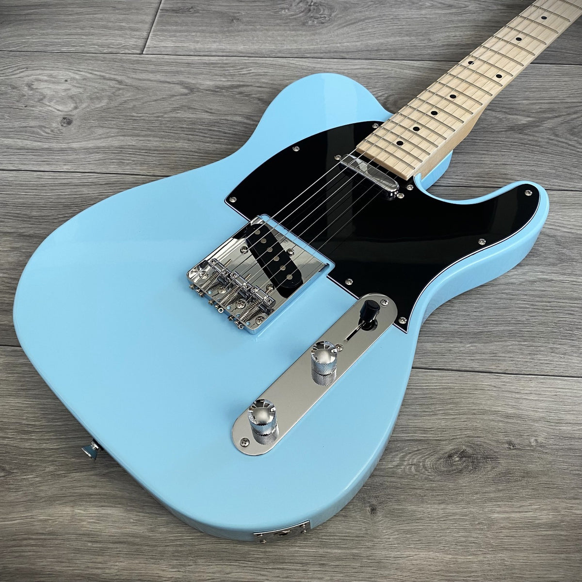 Full‑Size Arctic Blue Electric Guitar – Dual Single‑Coil Pickups, Maple Neck9