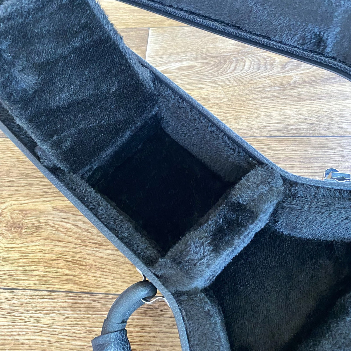 Black Arched Hard-Shell Electric Guitar Case for LP-Style and Les Paul Guitars17