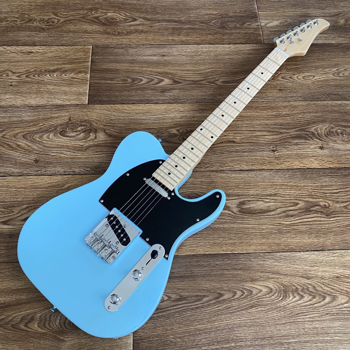 Full‑Size Arctic Blue Electric Guitar – Dual Single‑Coil Pickups, Maple Neck15